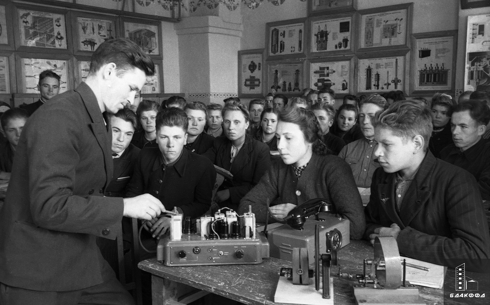 Students of the Mogilev regional School of Agricultural Mechanization at practical classes in the laboratory of electrical and radio engineering-стр. 0